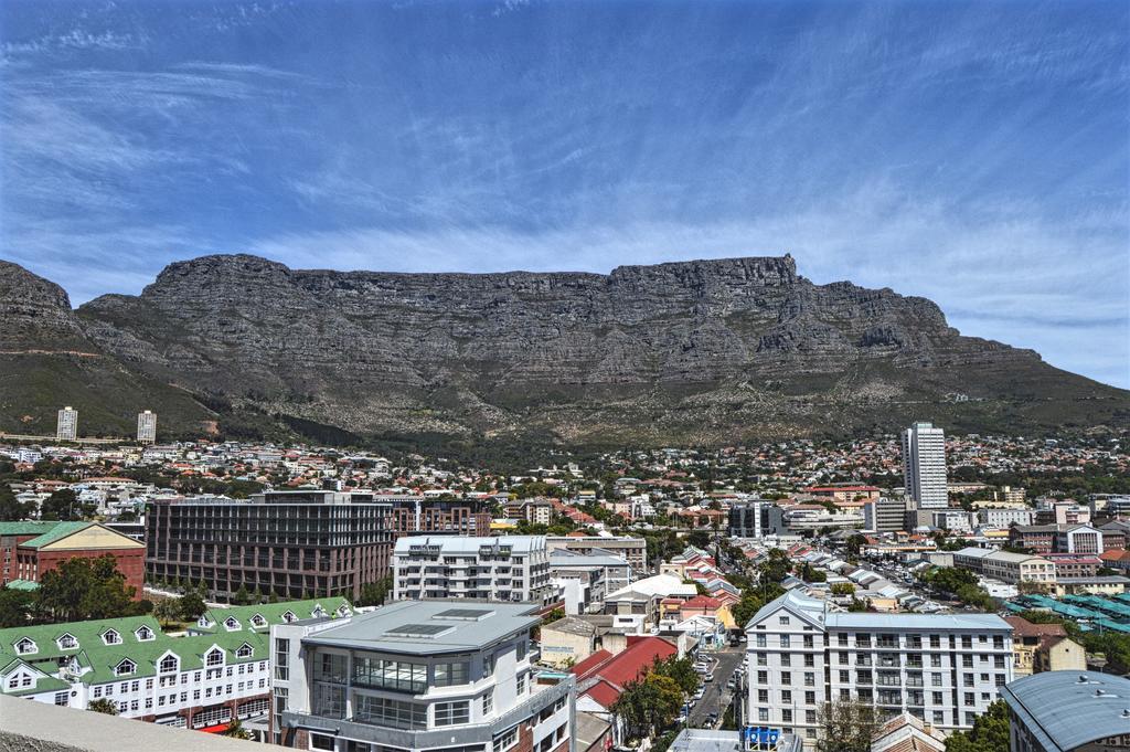 Urban Oasis At The Four Seasons Apartment Cape Town Bagian luar foto
