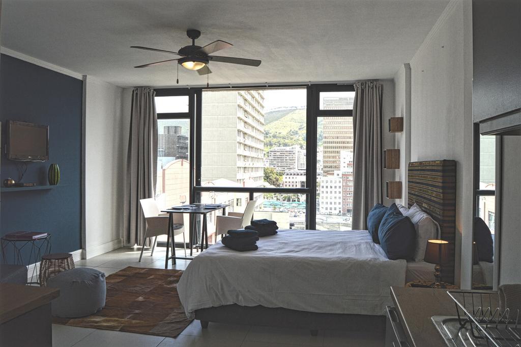 Urban Oasis At The Four Seasons Apartment Cape Town Bagian luar foto