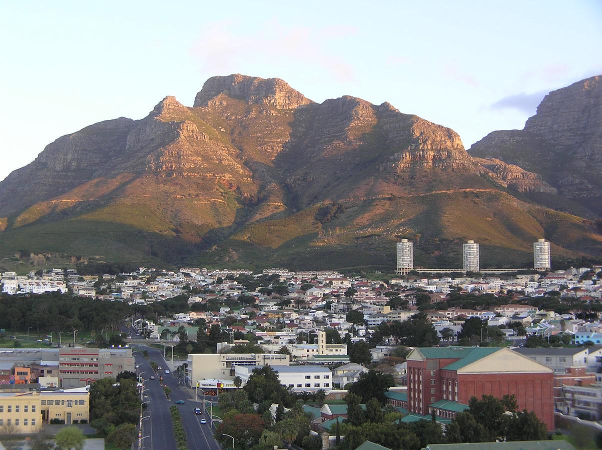 Urban Oasis At The Four Seasons Apartment Cape Town Bagian luar foto