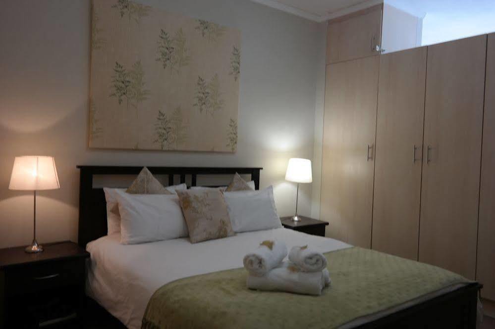 Urban Oasis At The Four Seasons Apartment Cape Town Bagian luar foto