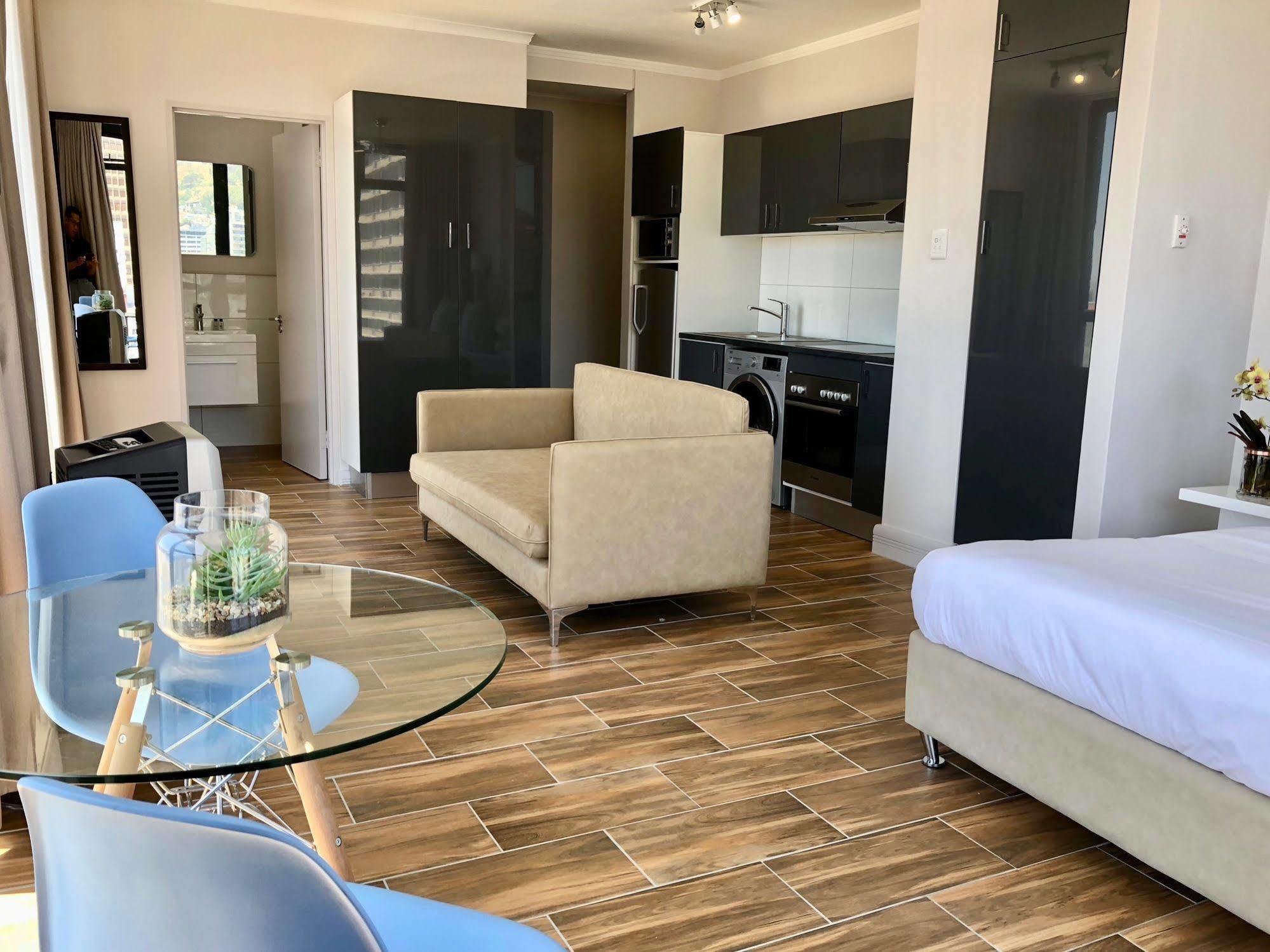 Urban Oasis At The Four Seasons Apartment Cape Town Bagian luar foto