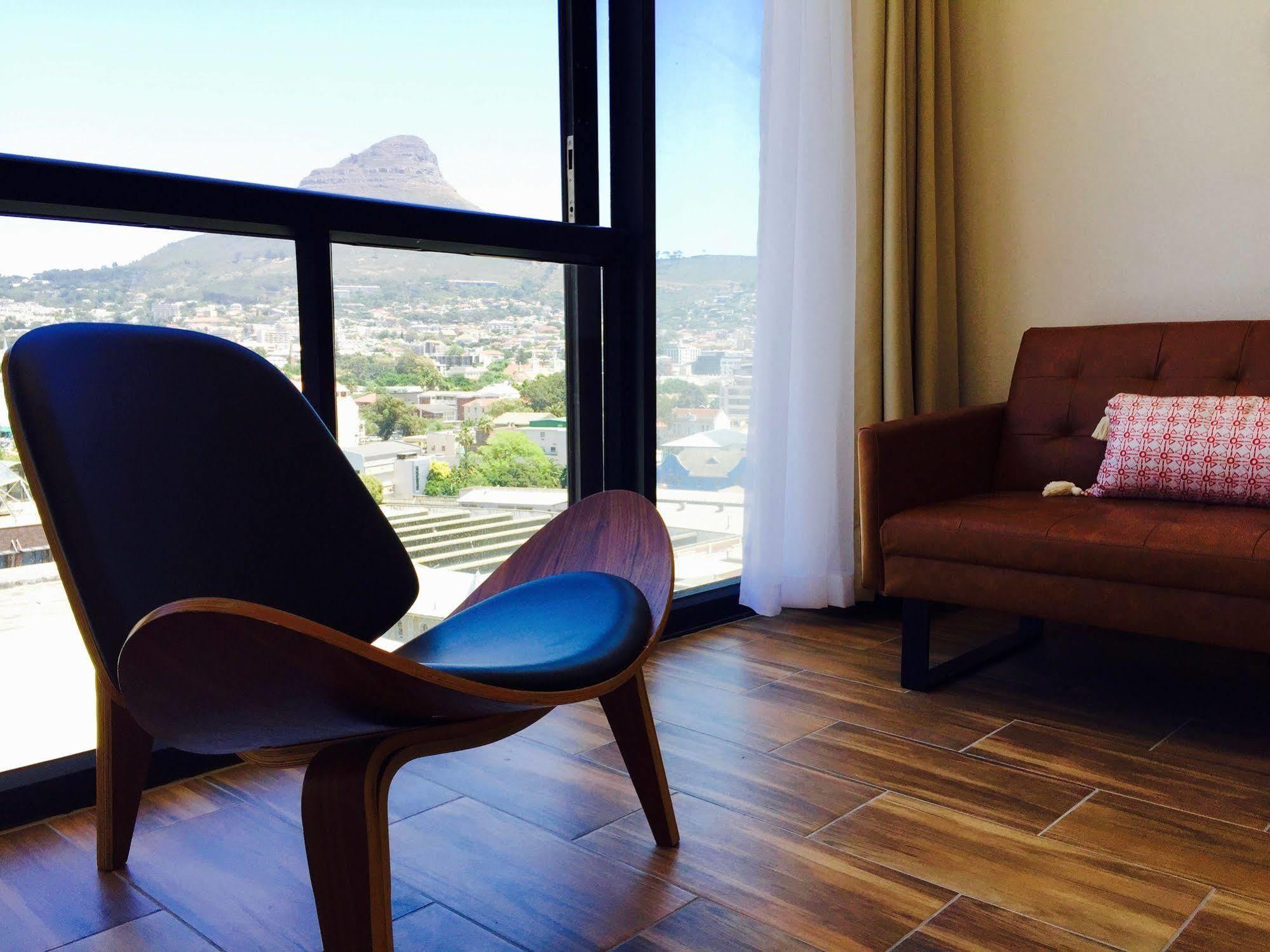 Urban Oasis At The Four Seasons Apartment Cape Town Bagian luar foto