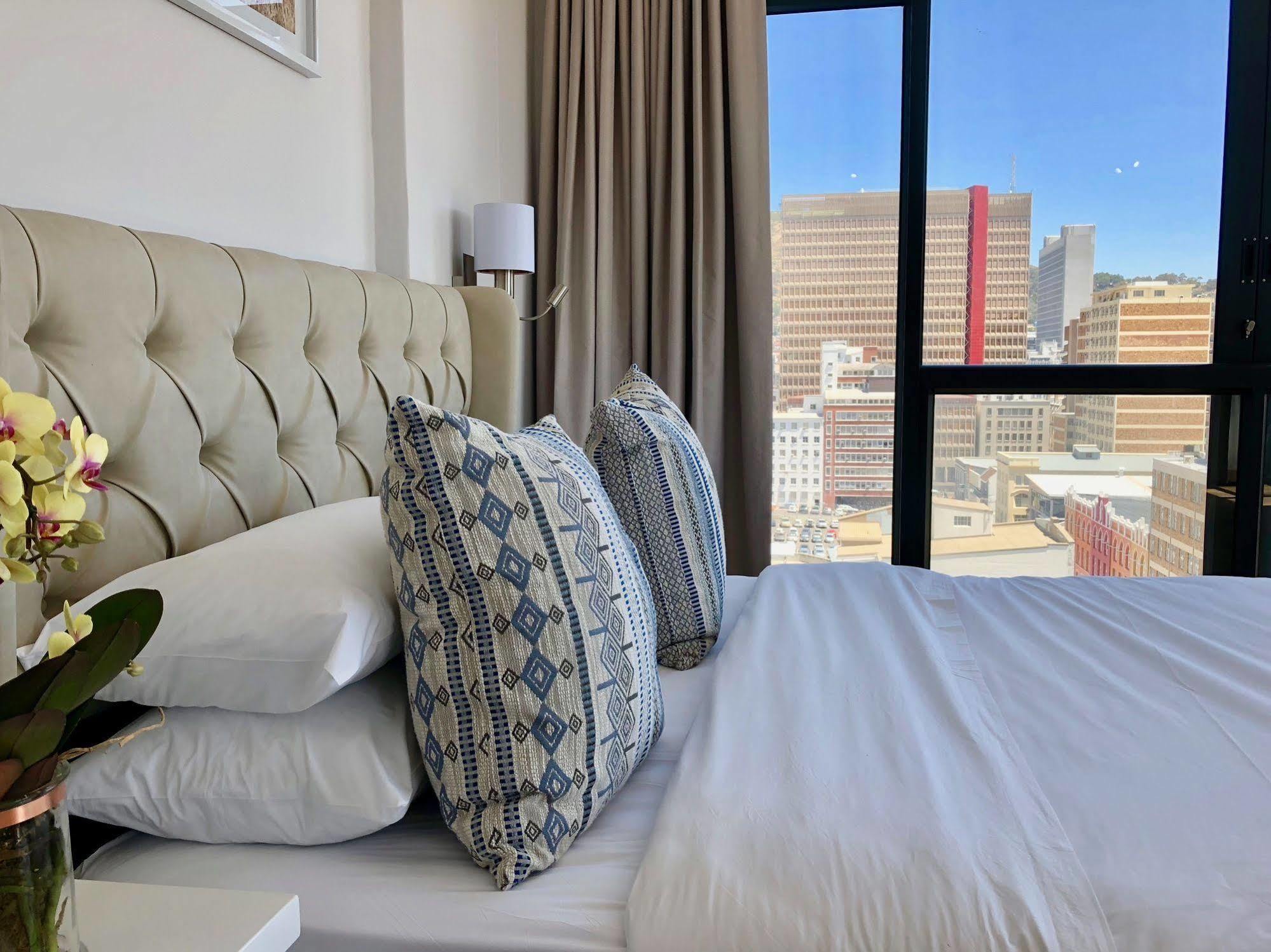 Urban Oasis At The Four Seasons Apartment Cape Town Bagian luar foto
