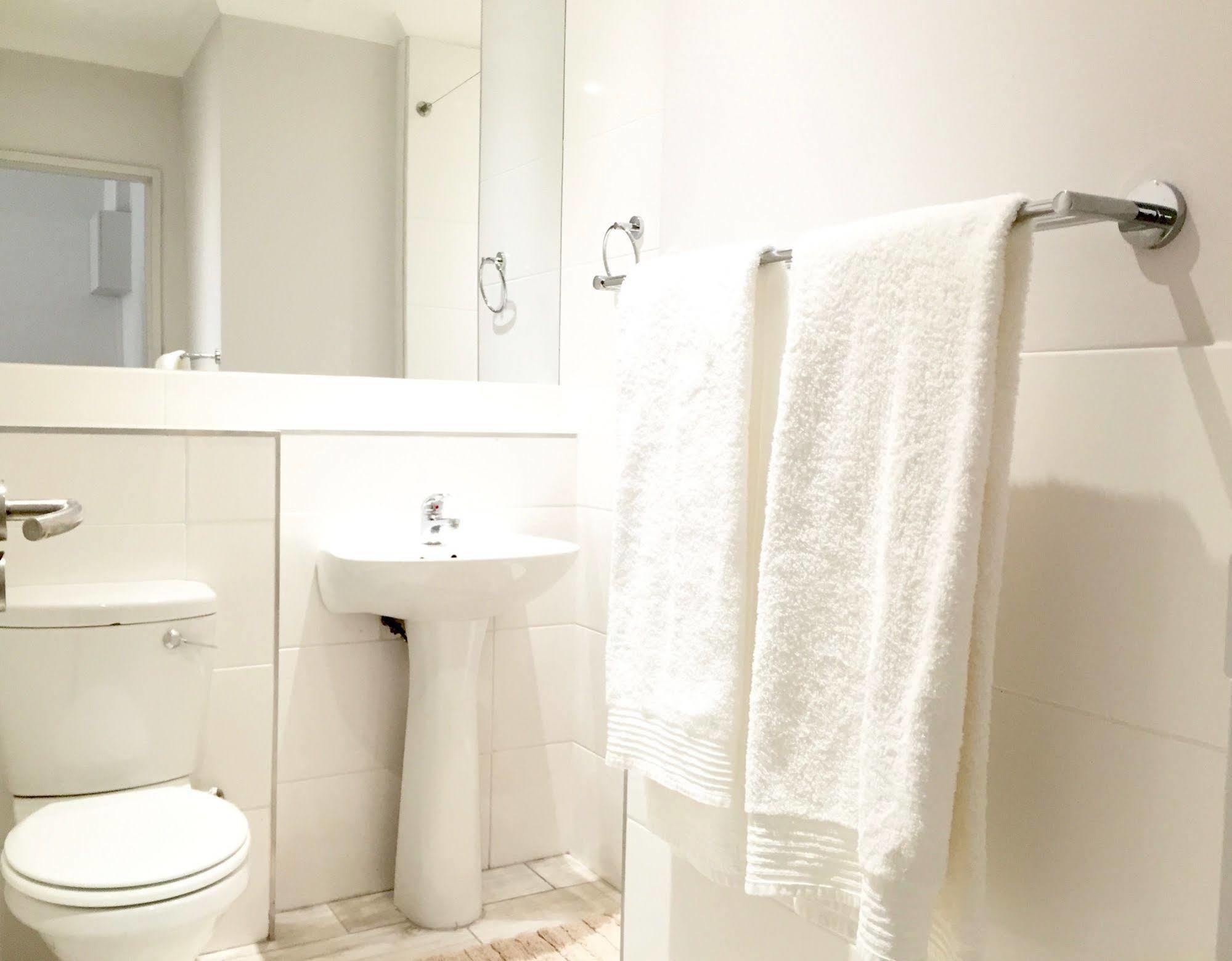 Urban Oasis At The Four Seasons Apartment Cape Town Bagian luar foto