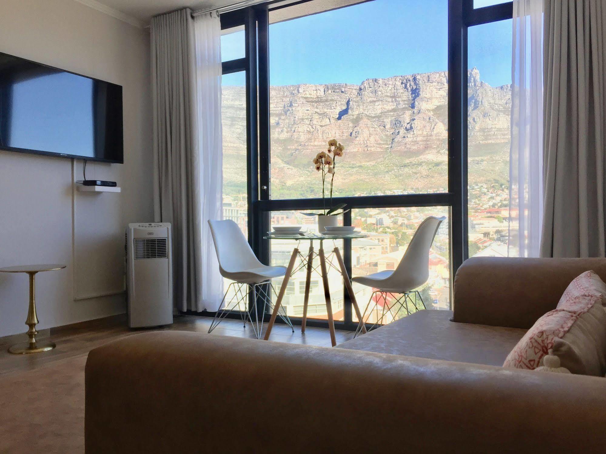 Urban Oasis At The Four Seasons Apartment Cape Town Bagian luar foto