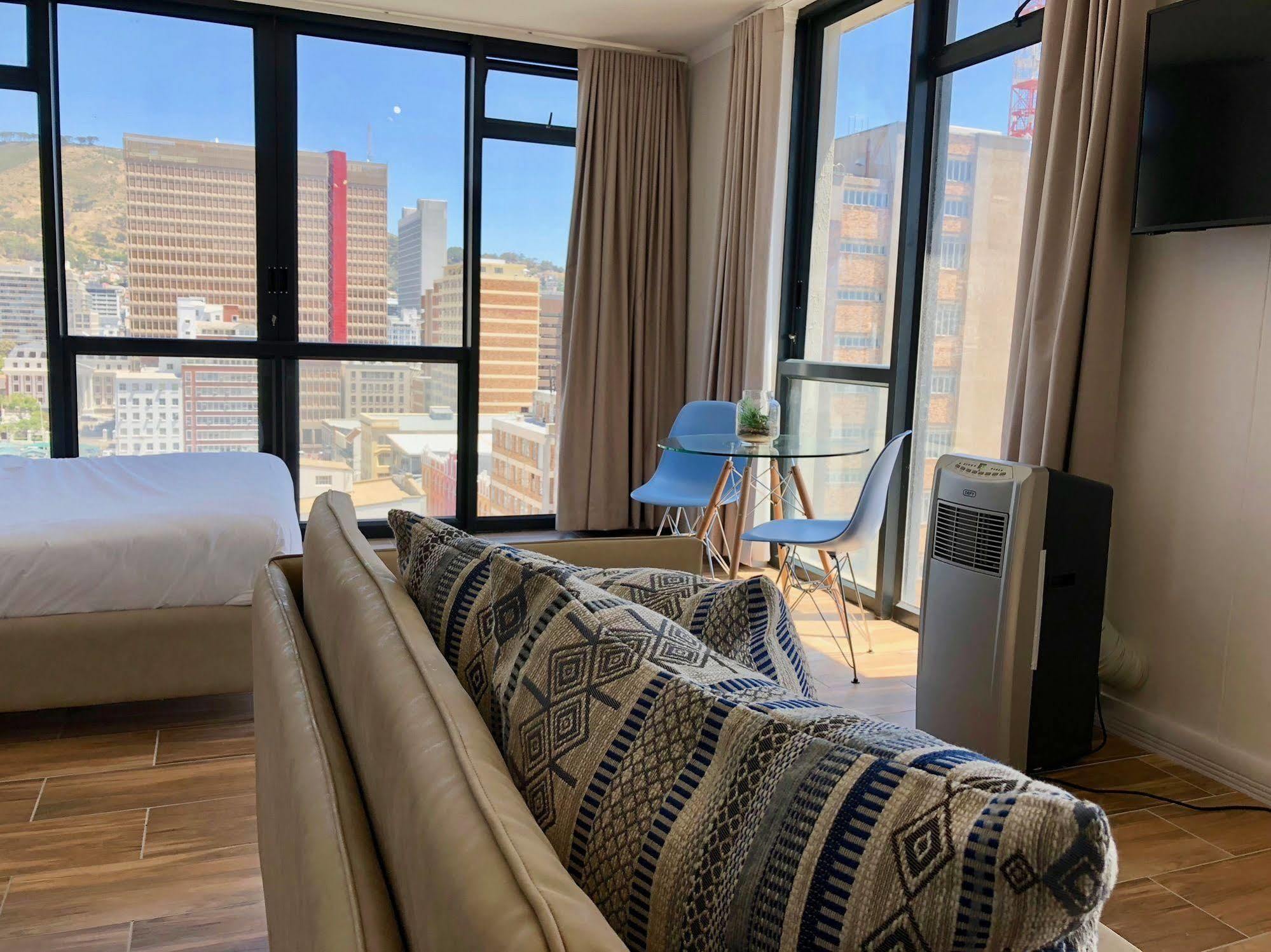 Urban Oasis At The Four Seasons Apartment Cape Town Bagian luar foto