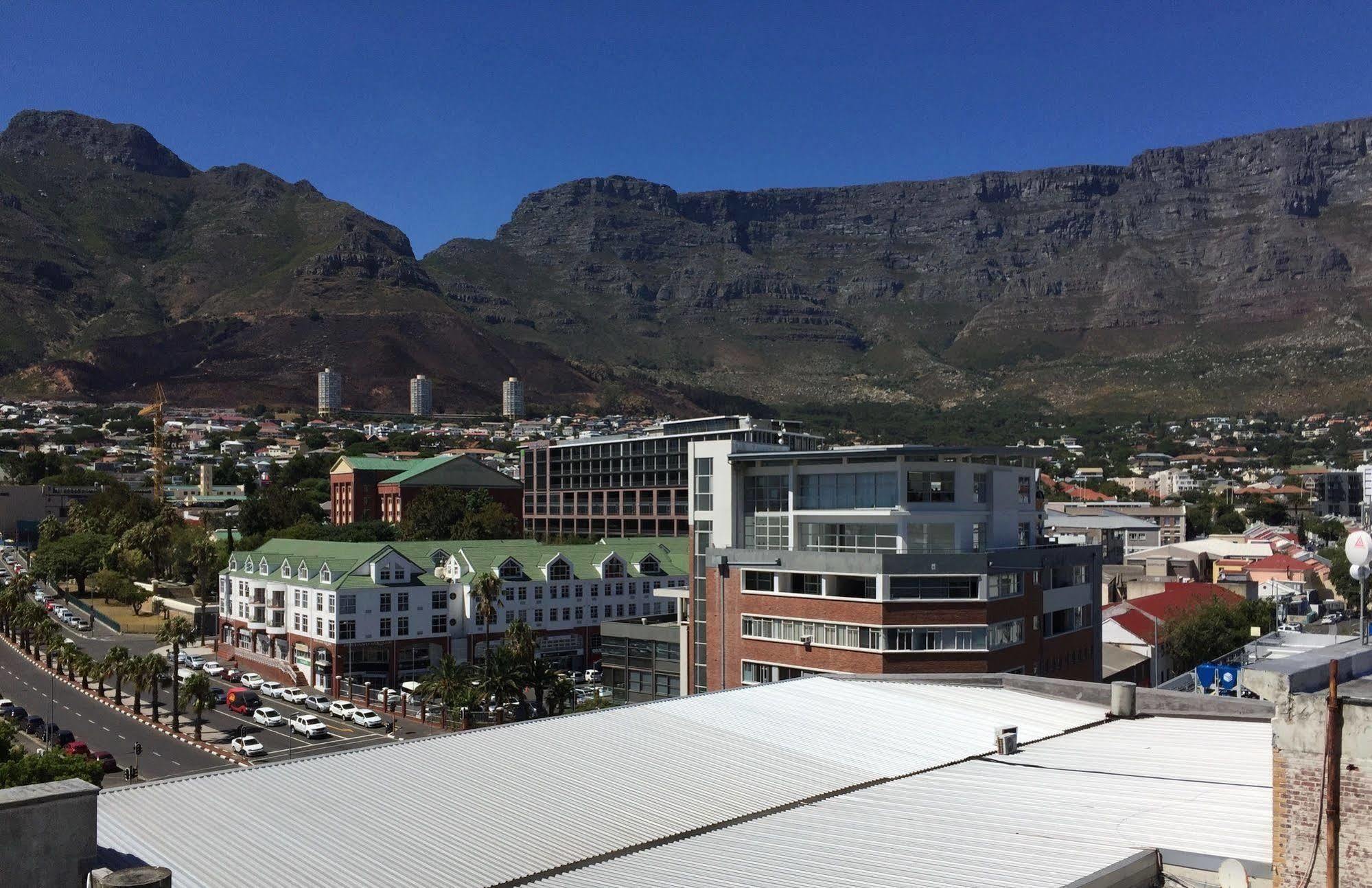 Urban Oasis At The Four Seasons Apartment Cape Town Bagian luar foto